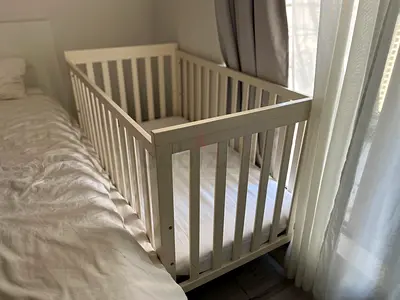 Baby crib with mattress