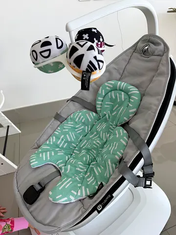 4moms mamaRoo Infant Seat with Plush Insert