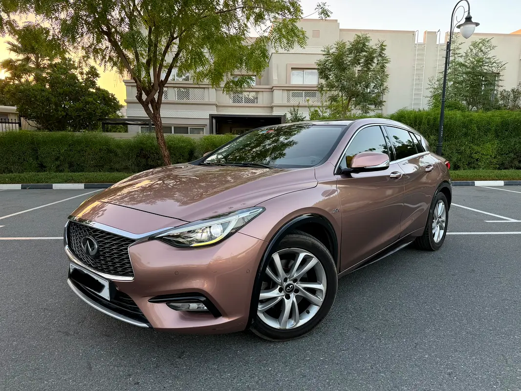 Infiniti Q30 2017 — photo 1 of 17