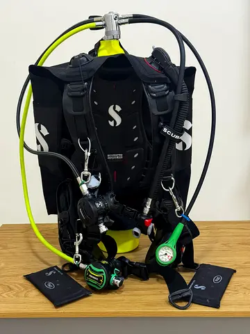 Scuba Diving Equipment Set - Scubapro Hydros Pro BCD, Apeks Regulator Set  Accessories