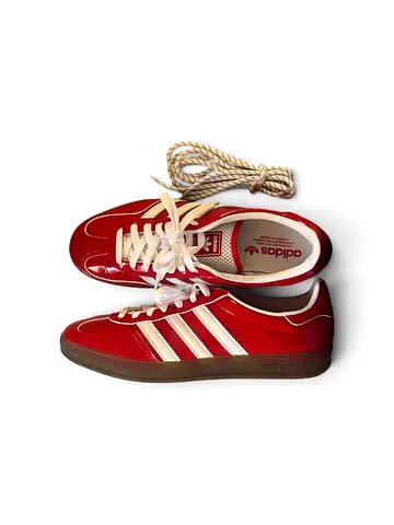 Red Adidas Samba-style Sneakers, Mens/Unisex, size 9 US / EU 42.5
