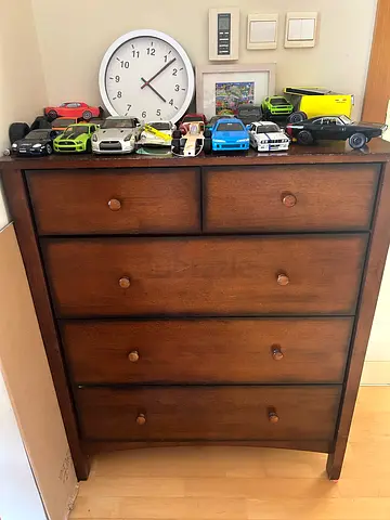 Chest of drawers