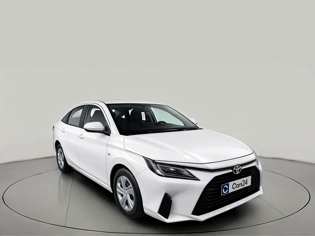 Toyota Yaris 2023 — photo 1 of 13