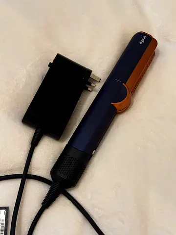 Dyson Airstrait