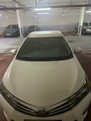 Selling toyota corolla 2015 model