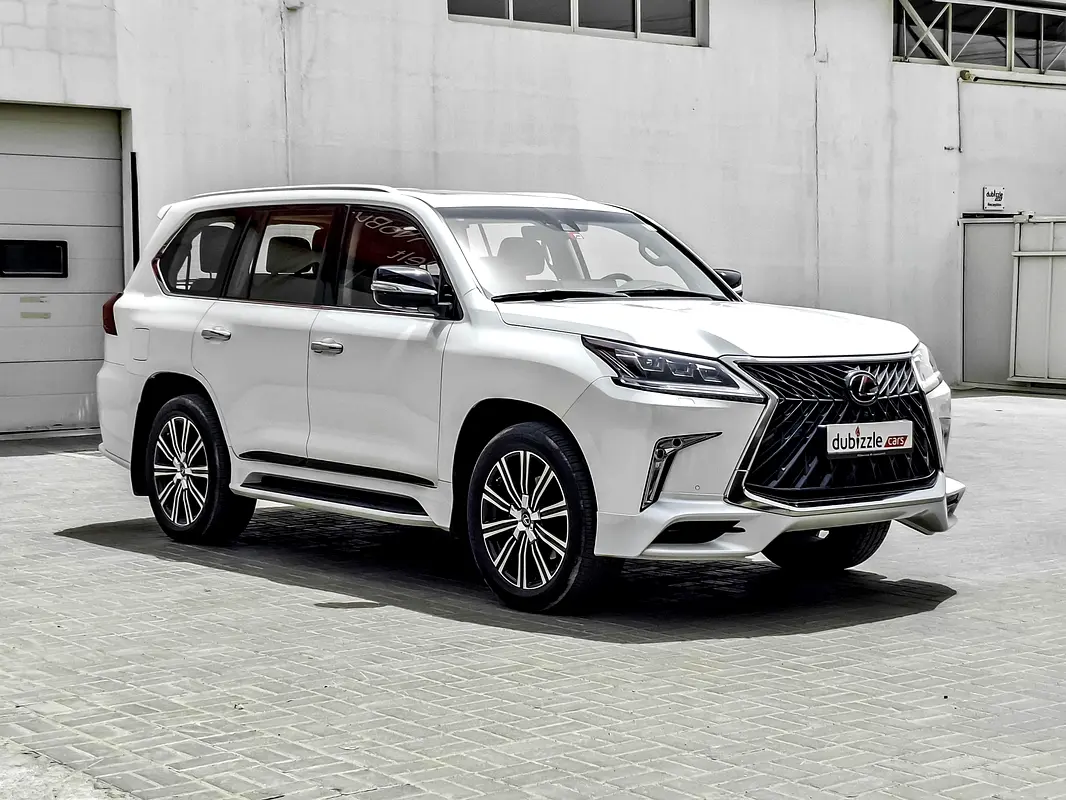 Lexus LX-Series 2018 — photo 1 of 16