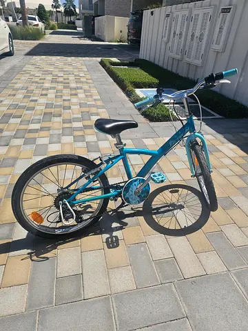 Blue kids/teen cruiser bicycle - pretty good condition as new 20 inch decathlon