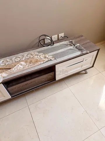 Modern low TV cabinet / entertainment unit in wood finish