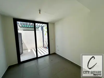 Single row I Road backing I Landscaped garden