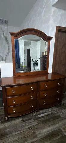 Solid Wood Dresser with Large Arched Mirror - 6 Drawers