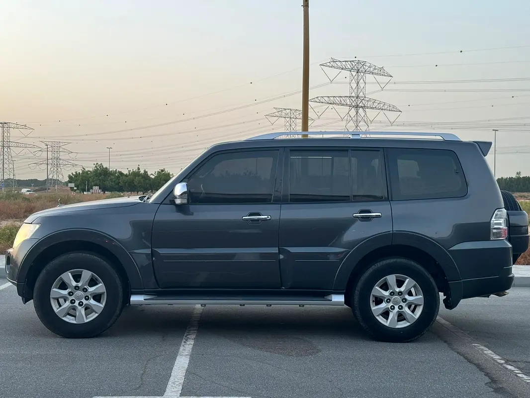 Mitsubishi Pajero 2011 — photo 1 of 7
