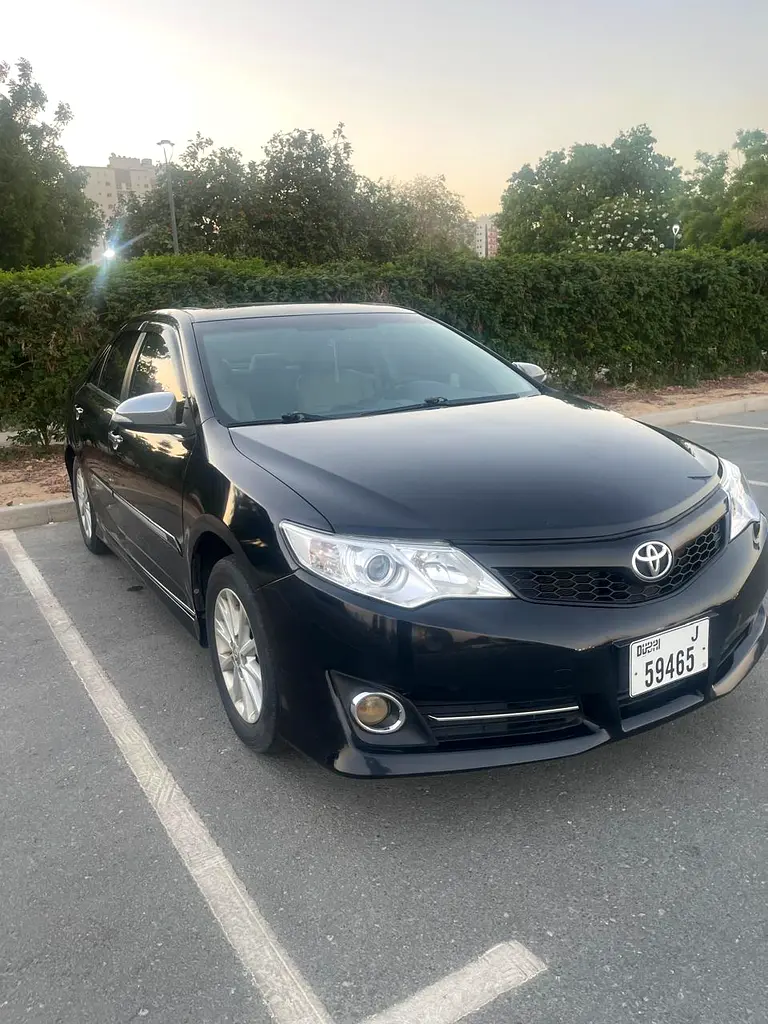 Toyota Camry 2013 — photo 1 of 8