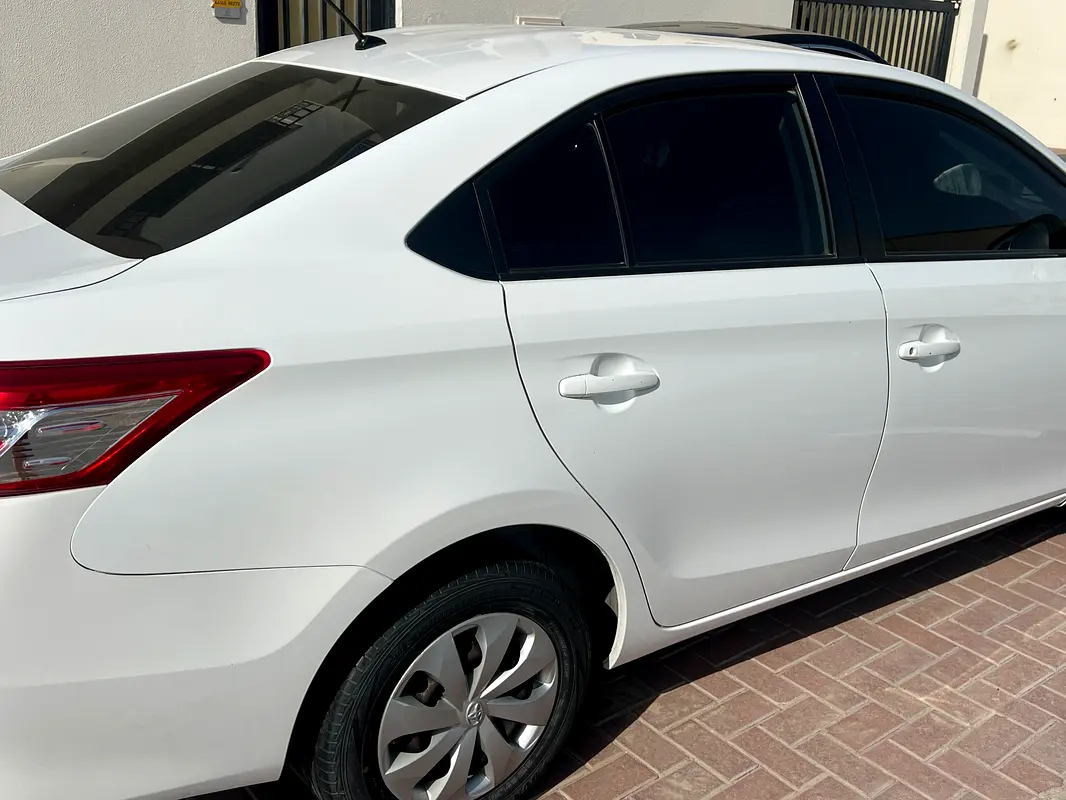 Toyota Yaris 2017 — photo 1 of 8