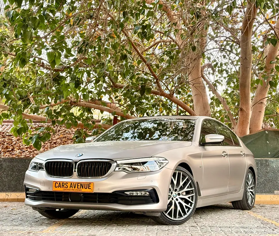 BMW 5-Series 2018 — photo 1 of 15