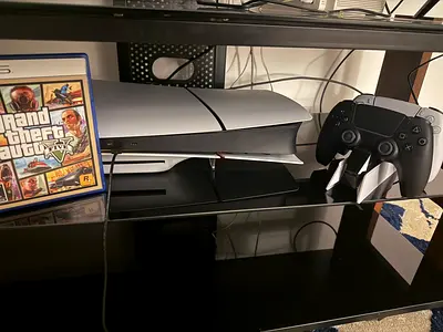 PS5 disc UAE version 2 controllers charging pad and GTA5