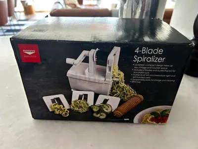Paderno 4-Blade Spiralizer - Compact Vegetable Spiralizer (Like New)
