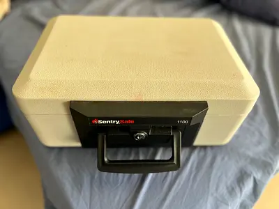 Fireproof safe box