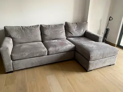 Cratebarrel axis sectional sofa Width: 269.24cm

Height: 81.28cm

Depth: 170.18cm