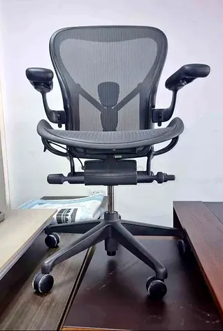 Herman Miller Aeron-style Ergonomic Office Chair - Fully Adjustable, B Size