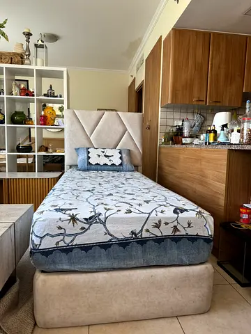 Single bed with mattress - New condition