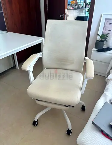 White ergonomic office chair with armrests - good condition