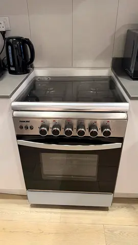 Freestanding 50cm Gas Cooker with Glass Hob and Oven - Good Condition