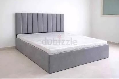 Im selling brand new king size 180*200cm bed with mattress
