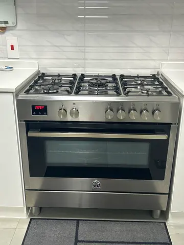 Stainless Steel 5-Burner Gas Range with Built-in electric Oven - Good Condition