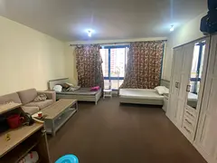 بالخالديه مطلوب شاب للمشاركه في غرفه مفروشه جانب الباركن والباص