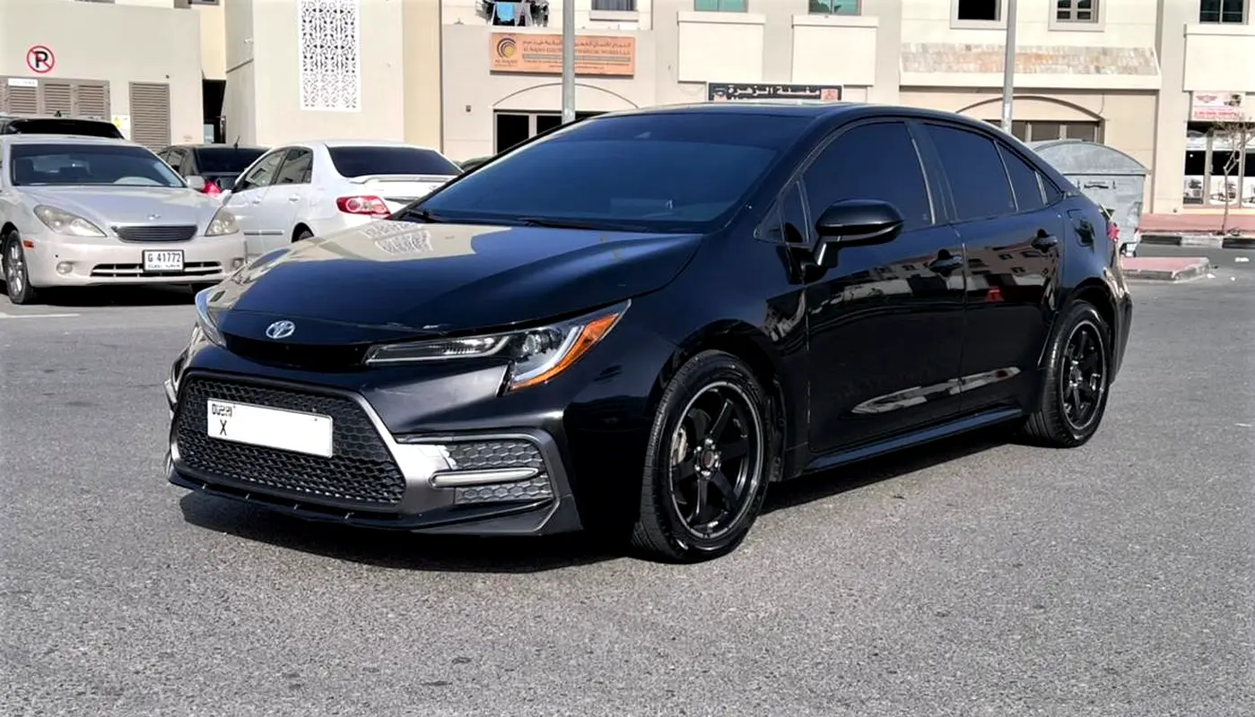 Toyota Corolla 2020 — photo 1 of 19