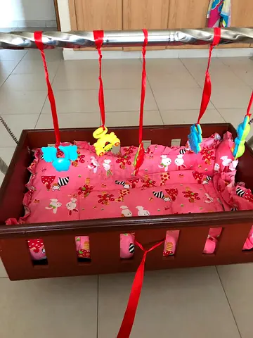 Baby wooden bassinet