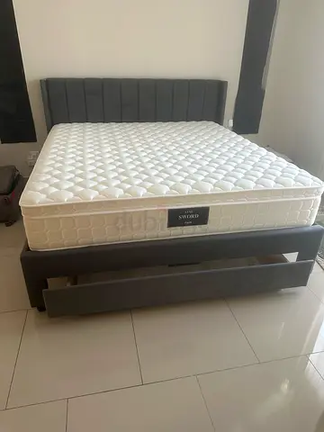 King Size Bed Frame + Pan Luxe Sword Mattress Very good condition