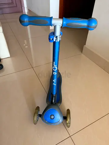 Blue 3-Wheel Globber Kids Scooter – Good Condition. LED tyres