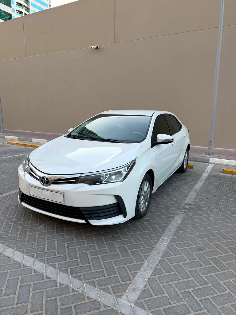 Toyota Corolla 2019 — photo 1 of 9