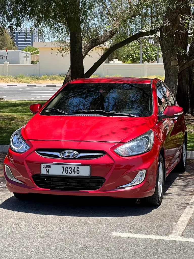 Hyundai Accent 2015 — photo 1 of 7