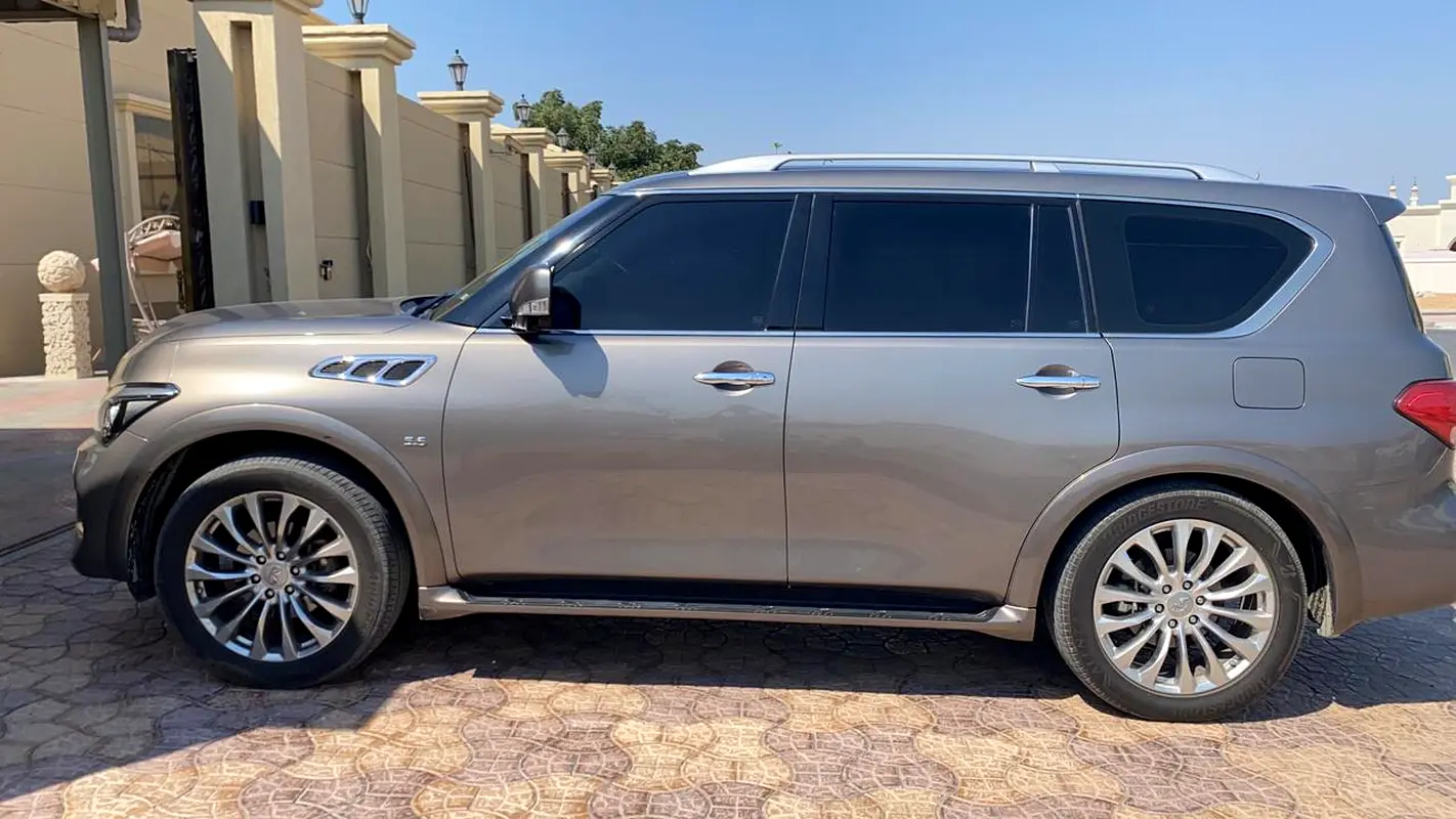 Infiniti QX80 2016 — photo 1 of 4