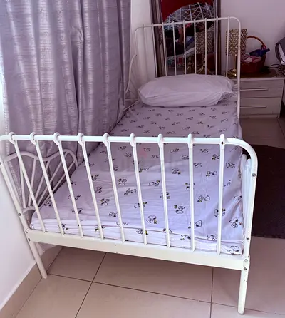 Ikea kids extentable bed with mattress