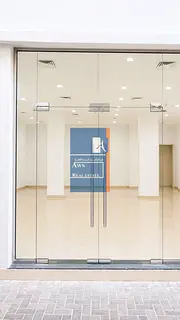 Spacious Street Facing Shop in Prime Business Location