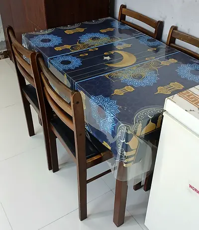 Dining Table and 4 Chairs set