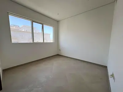 يب عصري وتكييف مركزي ومساحات مريحة وموقع مميز قريب من الخدمات مناسب للسكن العائلي والراحة**