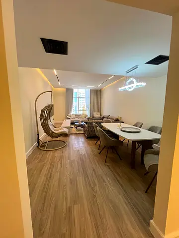 🏡 شقة فاخرة للبيع في برج كورنيش المجاز ✨🌊