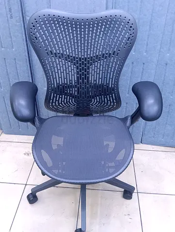 Selling herman miller mirra 2 chair.black colour fully loaded