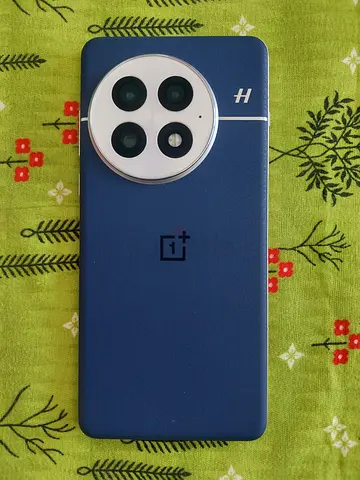 OnePlus 13 in Flawless/almost new Condition with accessories and extras.
