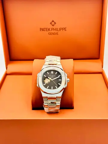 Patek Philippe Nautilus mens watch in original box - excellent condition