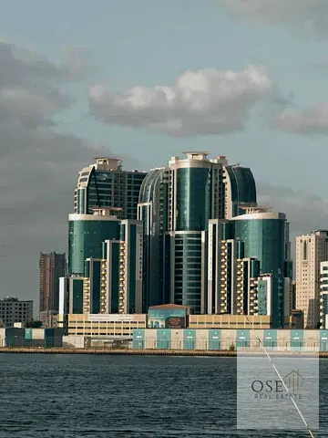 غرفة وصالة كاش في أبراج الأورينت بمساحة 1250 قدم وإطلالة رائعة على بحر الخور بسعر 420 ألف فقط موقع مميز وفرصة ممتازة للسكن الراقي أو الاستثمار بعائد إ