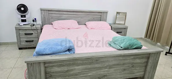 Home box Queen size grey wood bed set - good condition