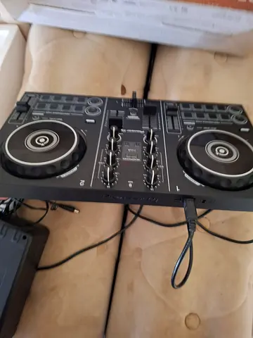 Pioneer DDJ - 200 controller