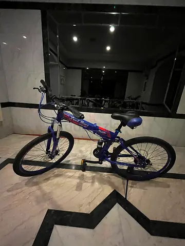 Blue mountain bike Land Rover