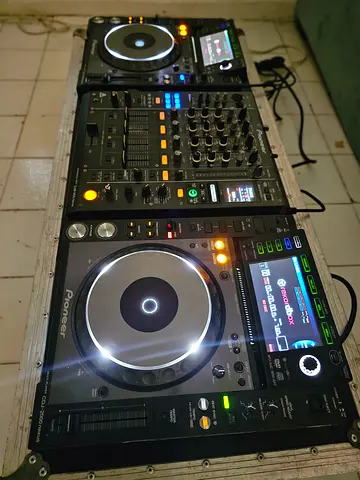 Pioneer CDJ-2000 Nexus (x2) + DJM-900 Nexus Mixer - Professional DJ Setup With (FlightCase)