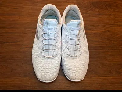 Skechers Women’s White Walking Shoes Size 40 – Lightweight  Comfortable